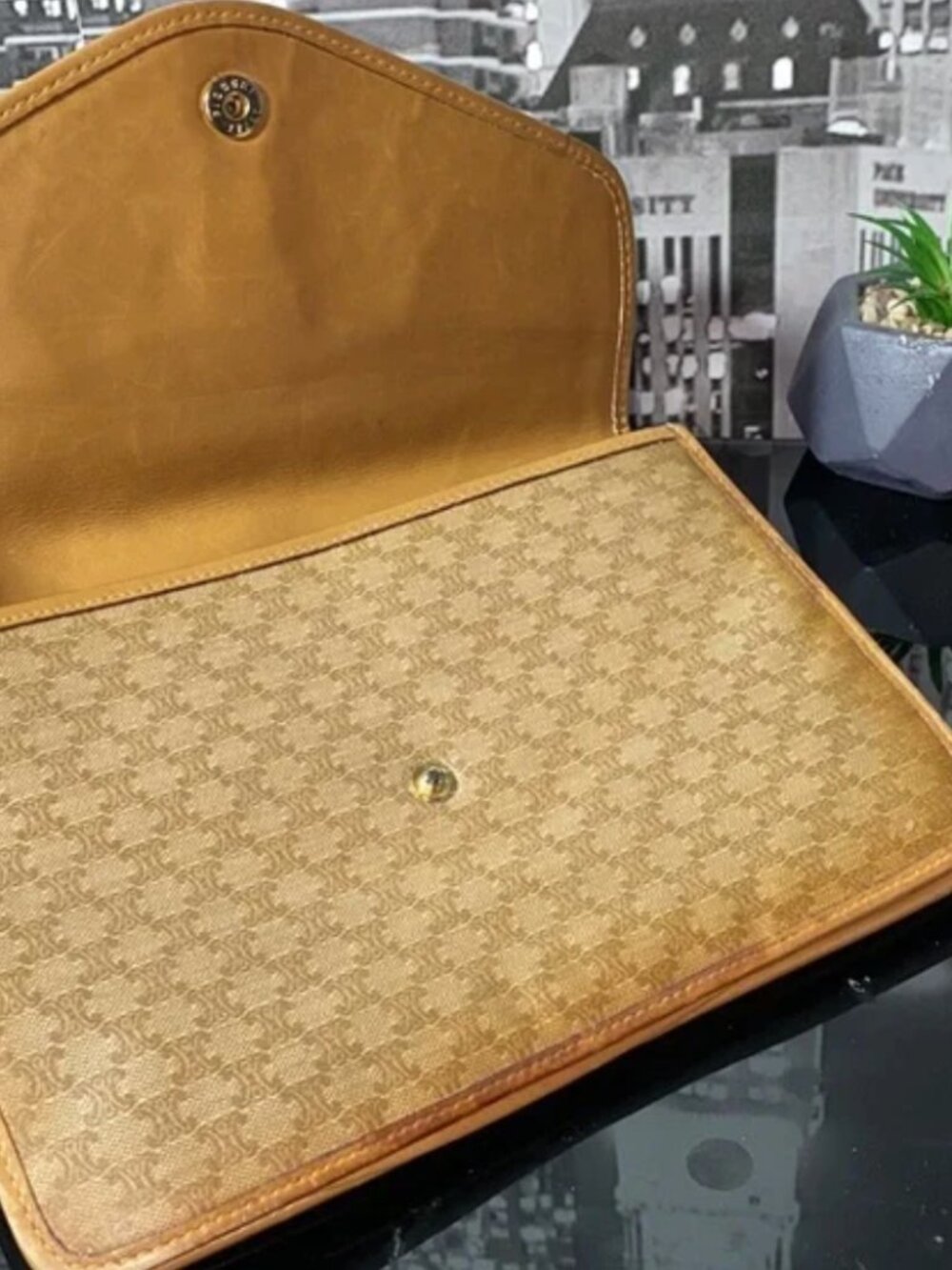 Authentic Celine Envelope Clutch Bag w/ Gold Chain. - Picture 3 of 10